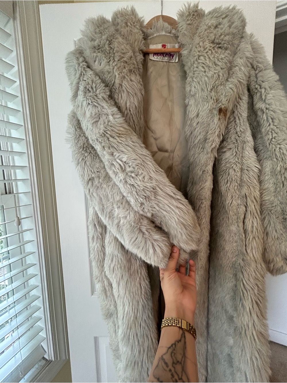 Monterey Fashions Vintage Long Faux Fur Coat in Cool Gray Women's Winter Coat - Picture 10 of 12